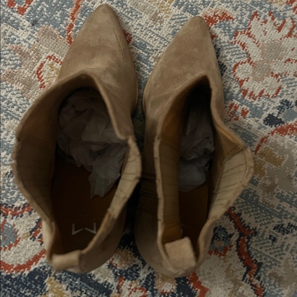 Marc Fisher Oshay tan suede ankle booty size 10 - Picture 9 of 11
